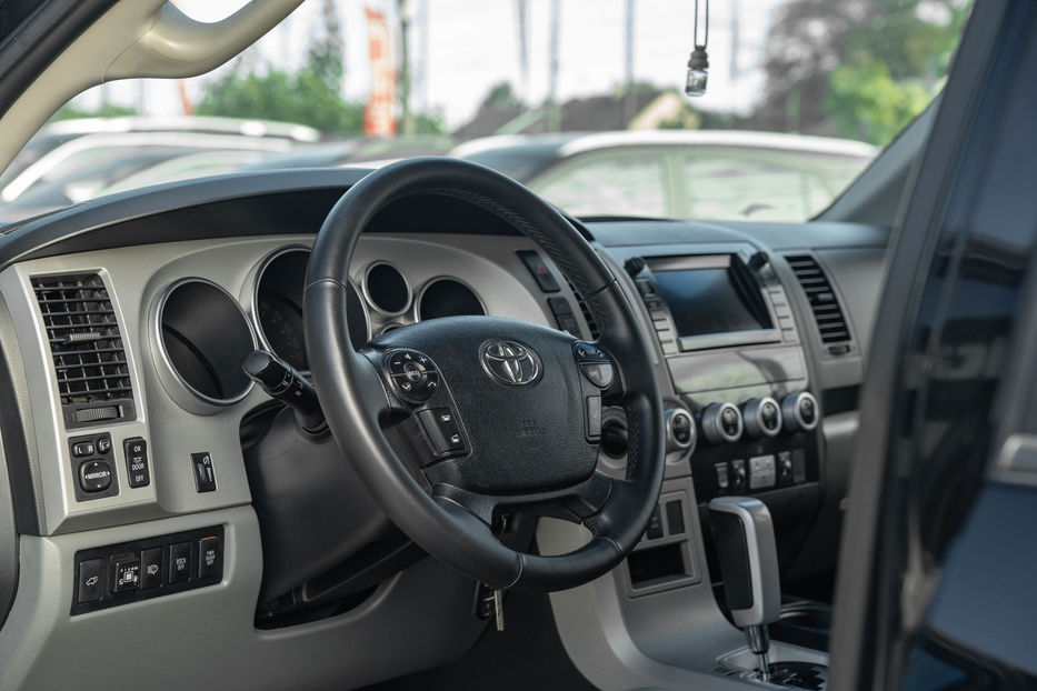 Продам Toyota Sequoia 2008 года в Черновцах