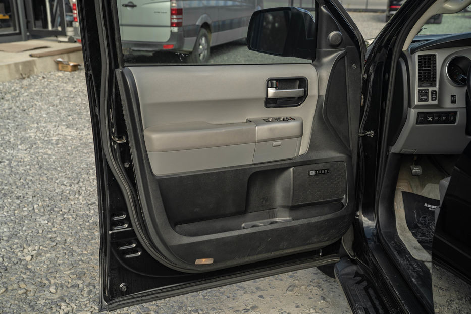 Продам Toyota Sequoia 2008 года в Черновцах