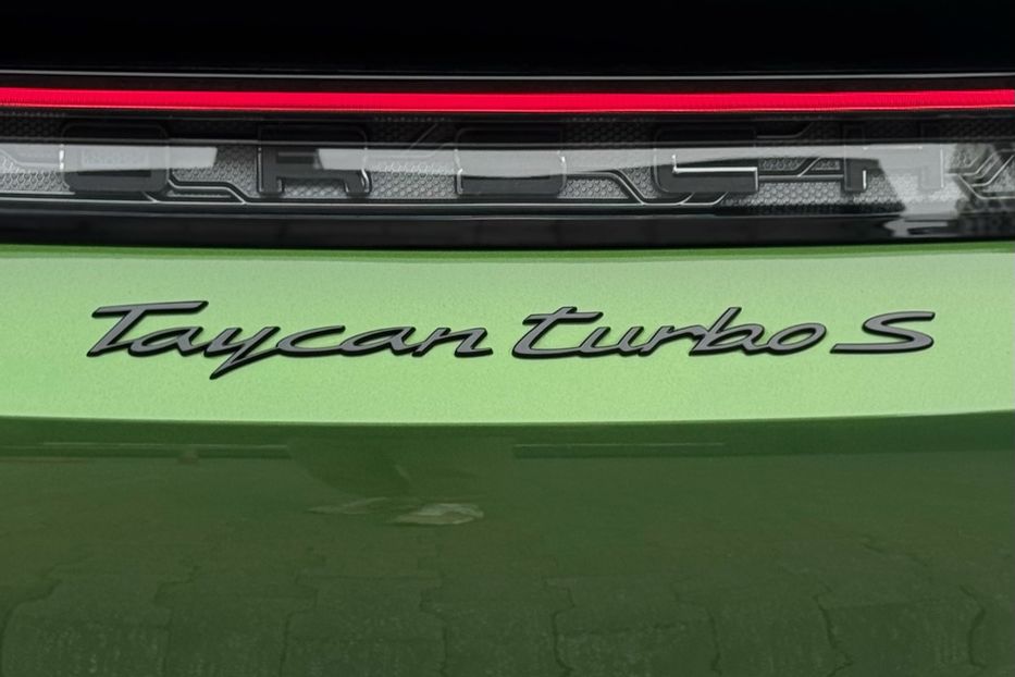 Продам Porsche Taycan Turbo S 2022 года в Киеве