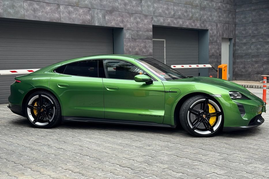 Продам Porsche Taycan Turbo S 2022 года в Киеве