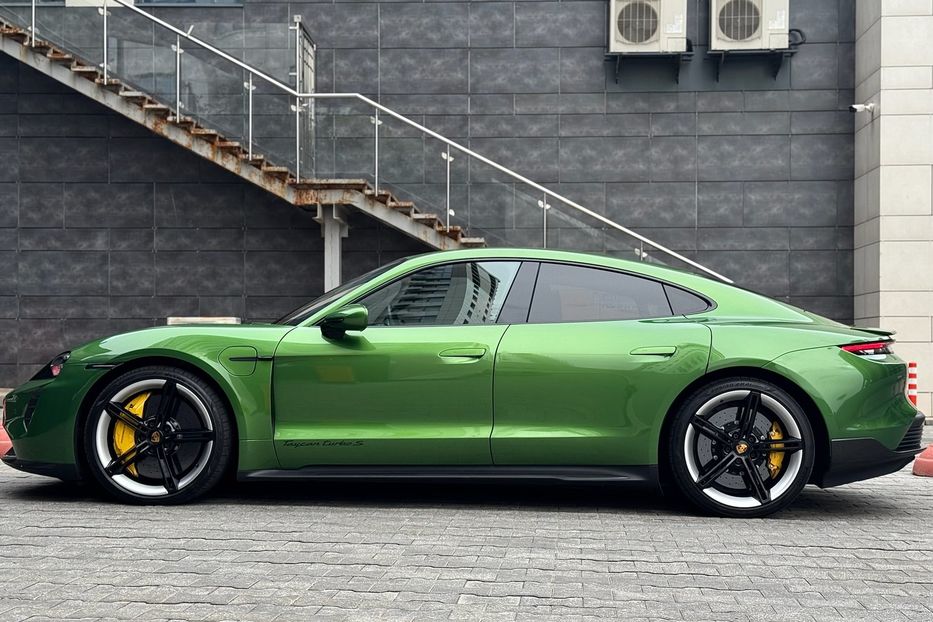 Продам Porsche Taycan Turbo S 2022 года в Киеве