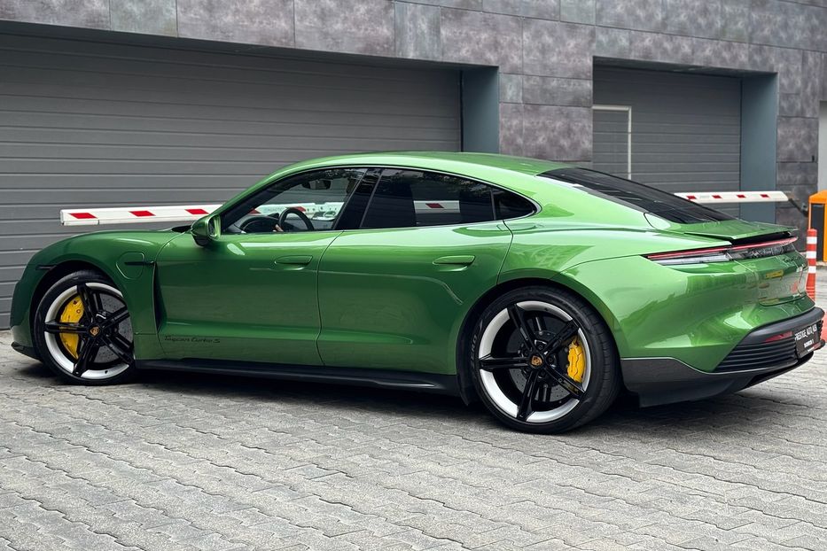 Продам Porsche Taycan Turbo S 2022 года в Киеве