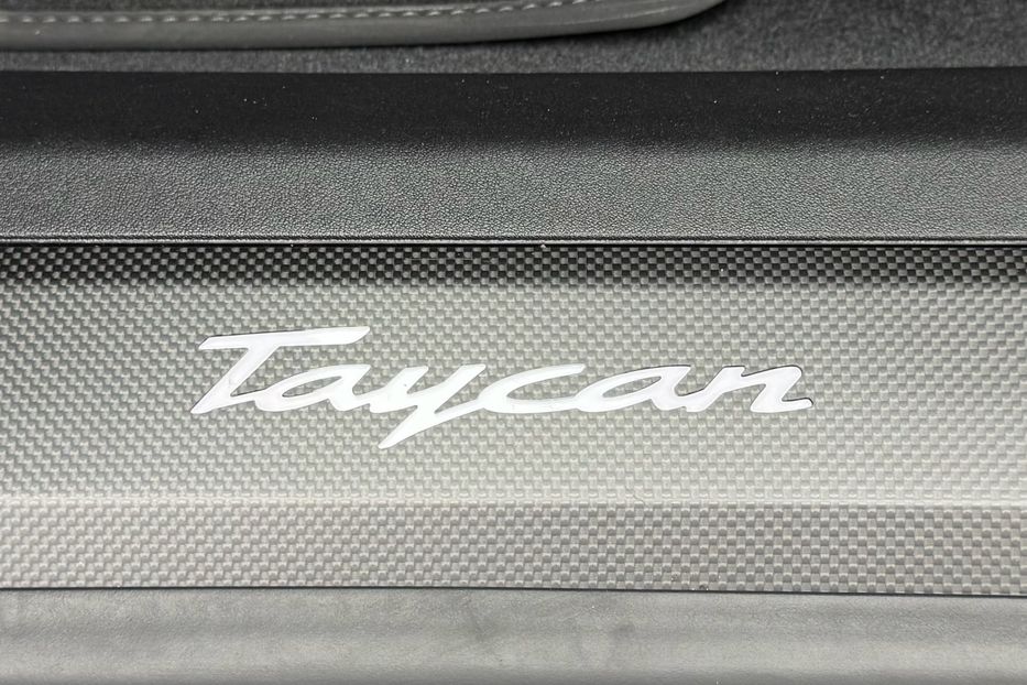 Продам Porsche Taycan Turbo S 2022 года в Киеве