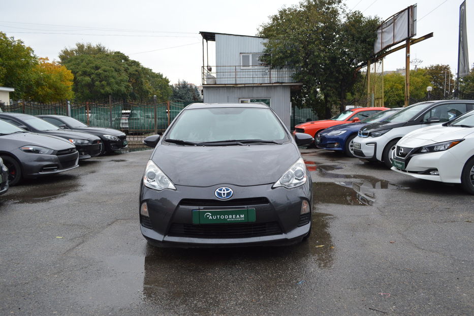 Продам Toyota Prius С 2012 года в Одессе
