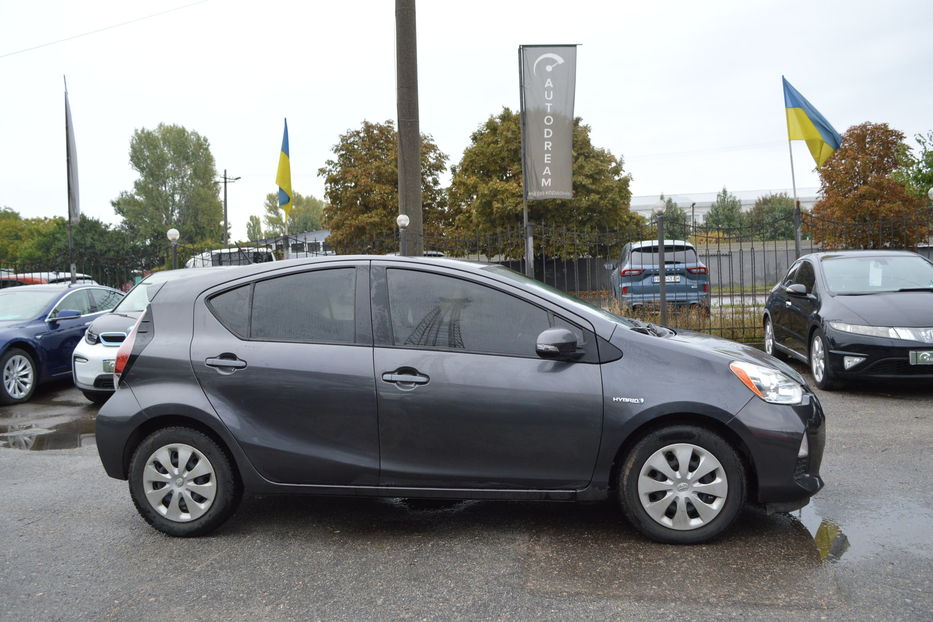Продам Toyota Prius С 2012 года в Одессе