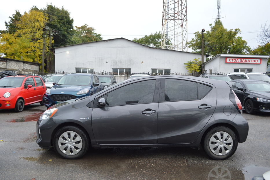 Продам Toyota Prius С 2012 года в Одессе