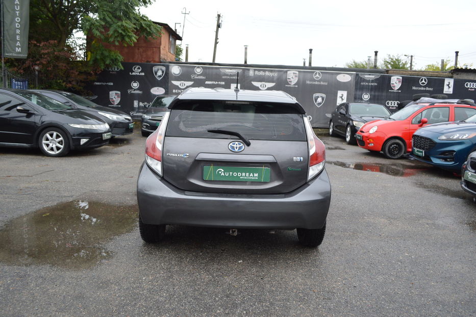 Продам Toyota Prius С 2012 года в Одессе