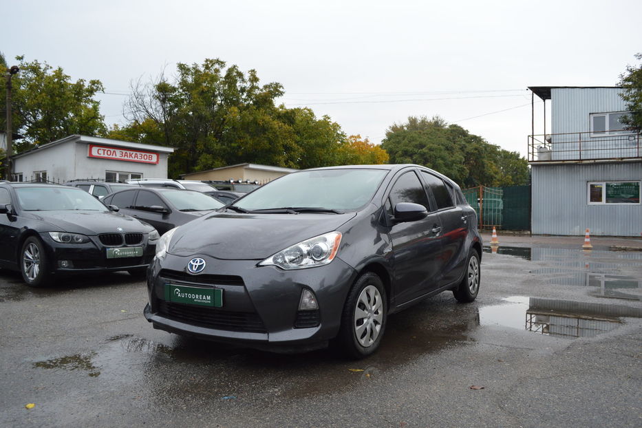 Продам Toyota Prius С 2012 года в Одессе