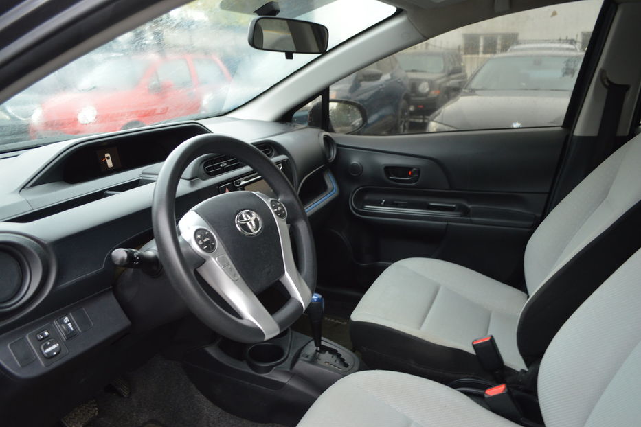Продам Toyota Prius С 2012 года в Одессе