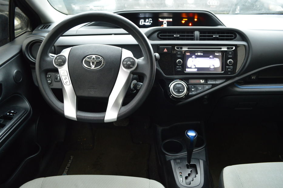 Продам Toyota Prius С 2012 года в Одессе