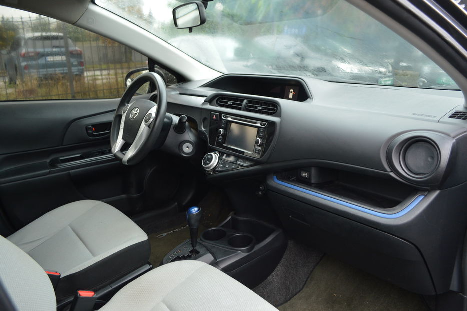 Продам Toyota Prius С 2012 года в Одессе