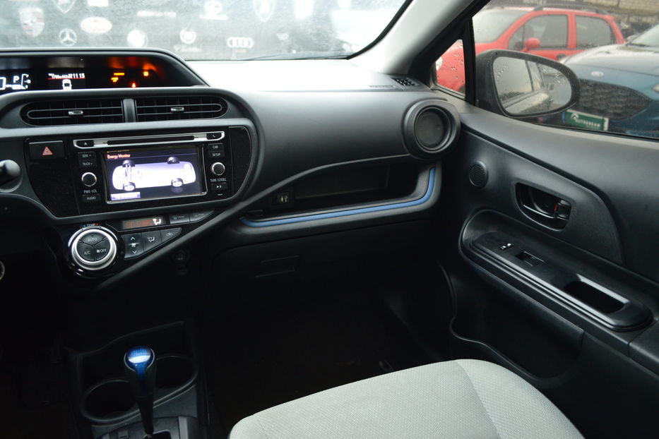 Продам Toyota Prius С 2012 года в Одессе