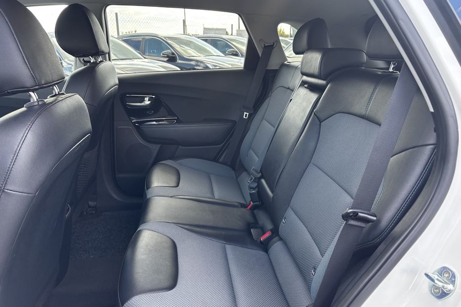 Продам Kia Niro 64 kwt 2021 года в Львове