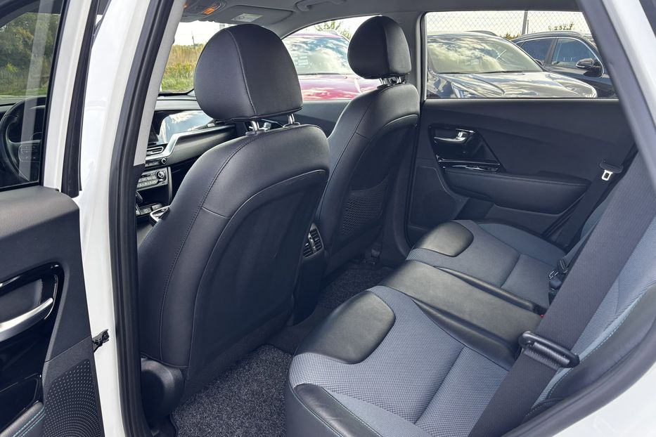 Продам Kia Niro 64 kwt 2021 года в Львове