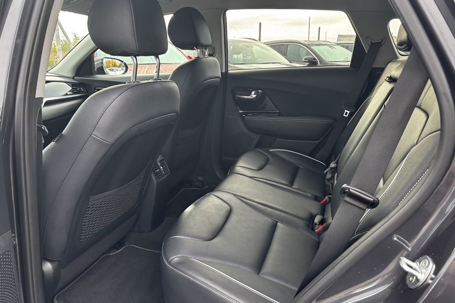 Продам Kia Niro 64КВТ авто у Львові  2020 года в Львове