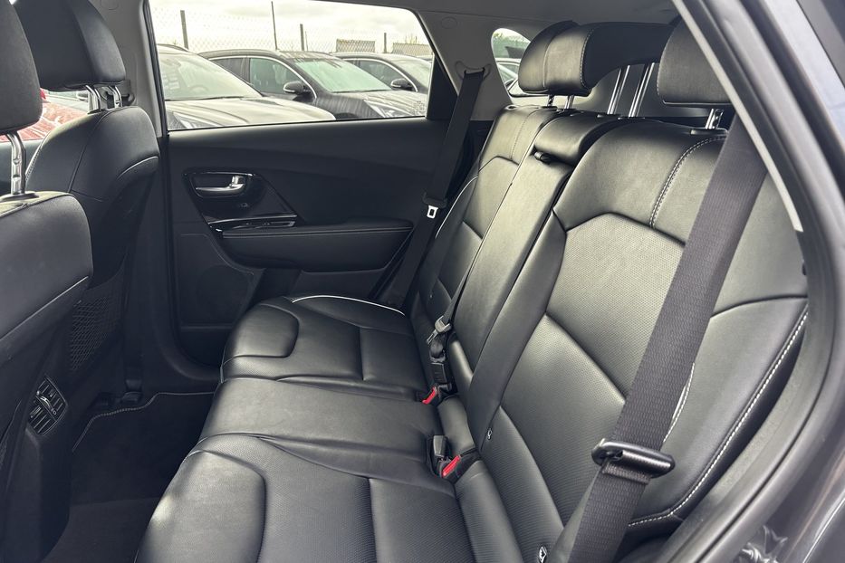 Продам Kia Niro 64КВТ авто у Львові  2020 года в Львове