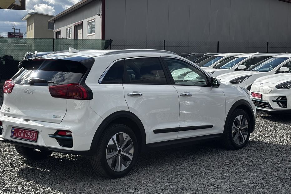 Продам Kia Niro 64 кВт  2022 года в Львове