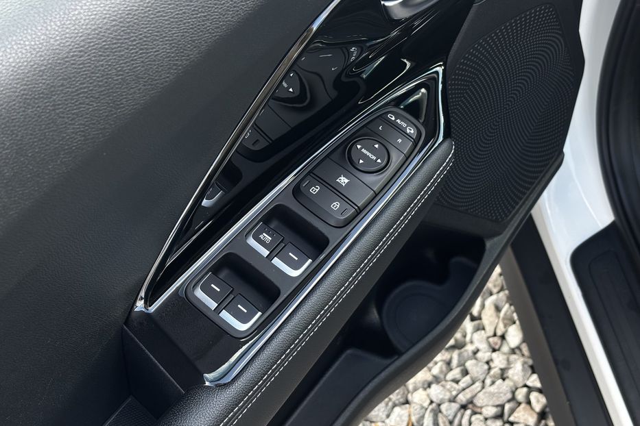 Продам Kia Niro 64 кВт  2022 года в Львове