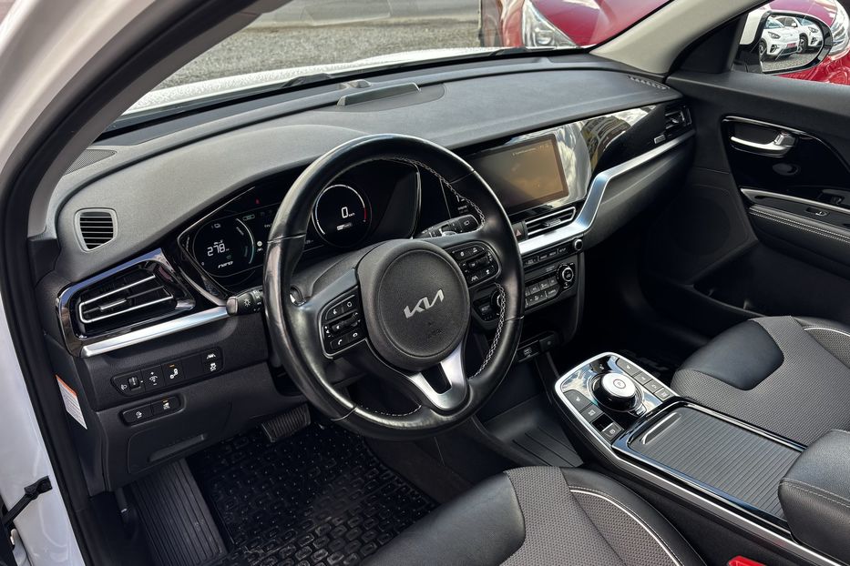 Продам Kia Niro 64 кВт  2022 года в Львове