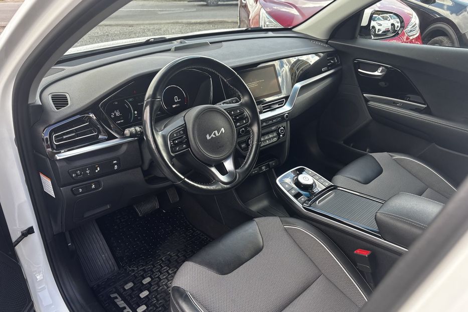 Продам Kia Niro 64 кВт  2022 года в Львове