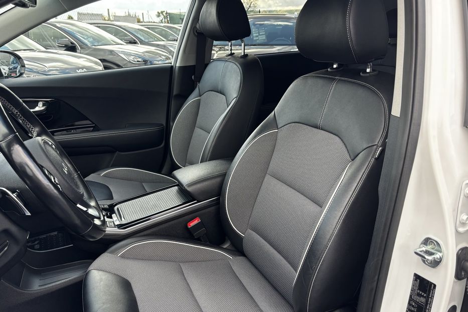 Продам Kia Niro 64 кВт  2022 года в Львове