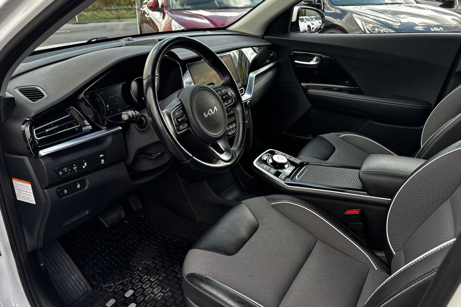 Продам Kia Niro 64 кВт  2022 года в Львове