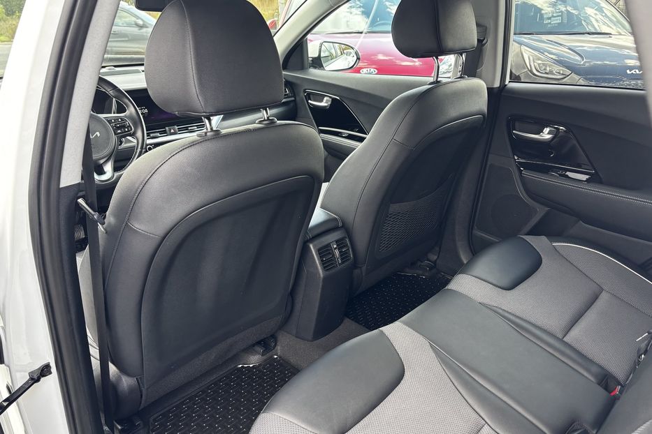 Продам Kia Niro 64 кВт  2022 года в Львове