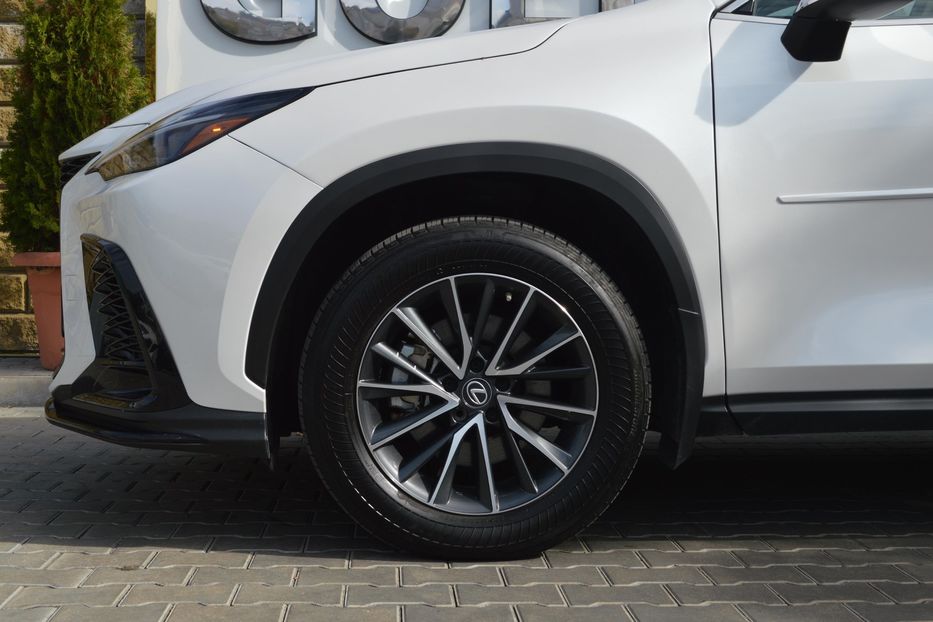 Продам Lexus NX 300 350H 2022 года в Одессе