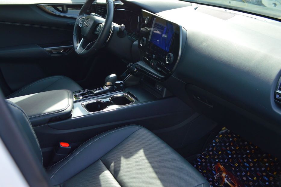 Продам Lexus NX 300 350H 2022 года в Одессе