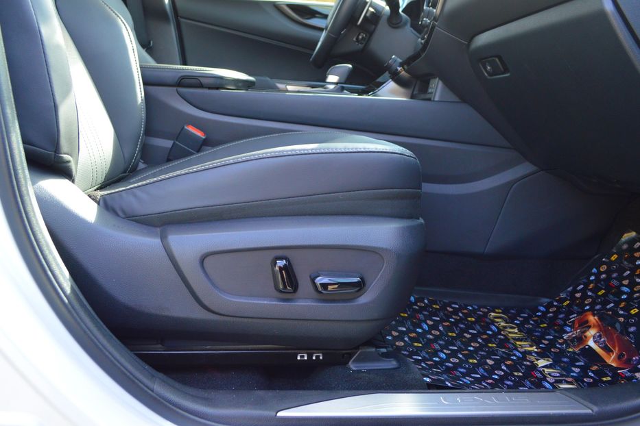 Продам Lexus NX 300 350H 2022 года в Одессе