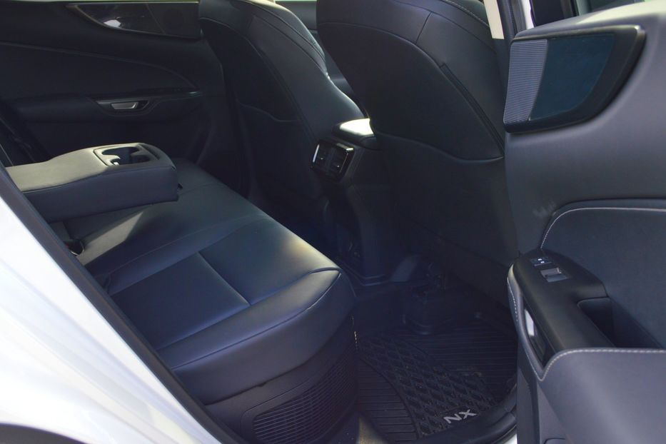 Продам Lexus NX 300 350H 2022 года в Одессе