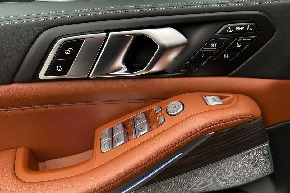 Продам BMW X7 M60i 2023 года в Киеве