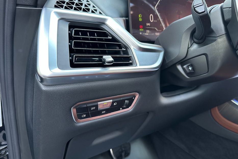Продам BMW X7 M60i 2023 года в Киеве