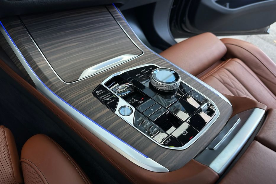 Продам BMW X7 M60i 2023 года в Киеве