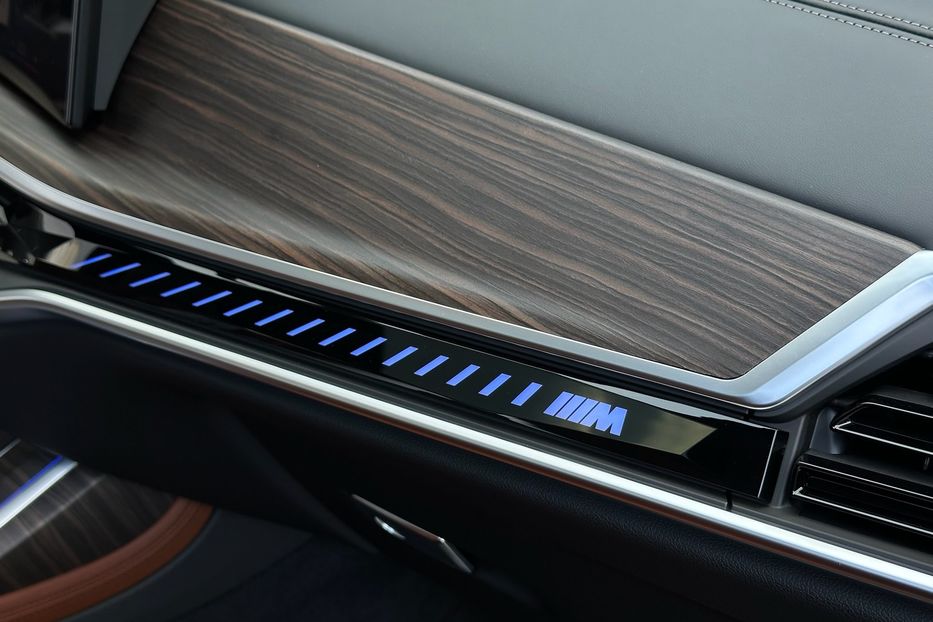 Продам BMW X7 M60i 2023 года в Киеве