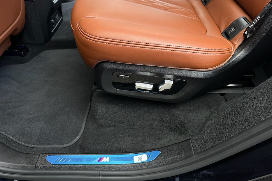 Продам BMW X7 M60i 2023 года в Киеве