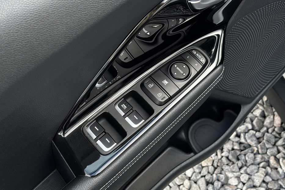 Продам Kia Niro 64 kwt 2022 года в Львове