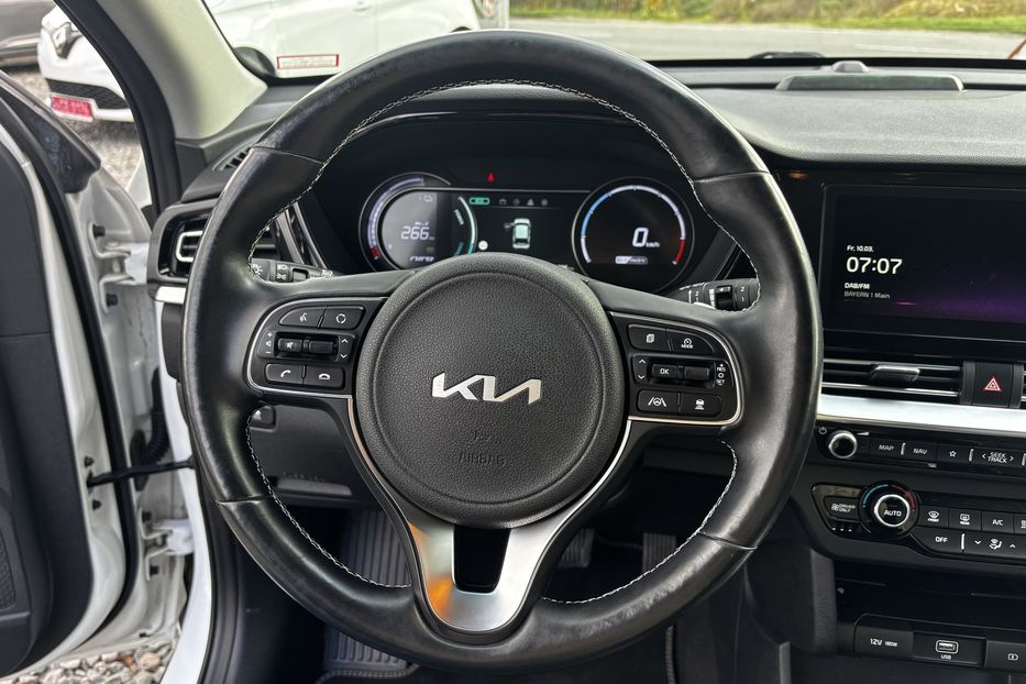 Продам Kia Niro 64 kwt 2022 года в Львове