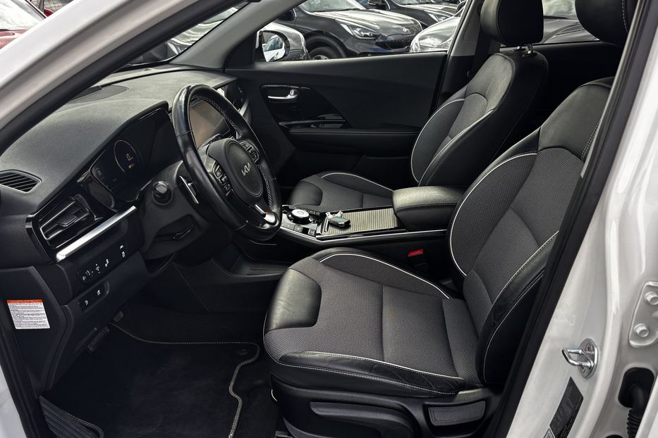 Продам Kia Niro 64 kwt 2022 года в Львове