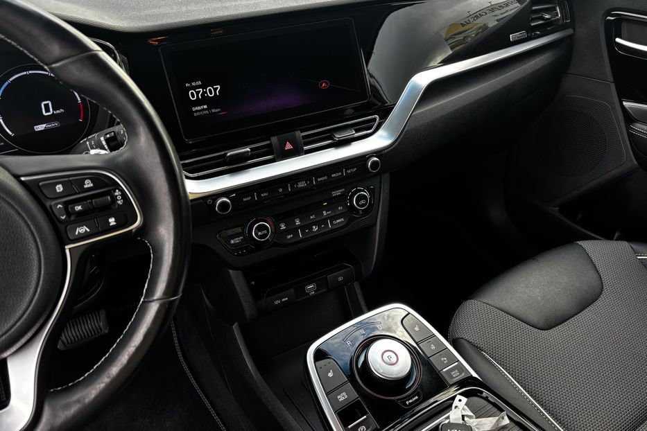 Продам Kia Niro 64 kwt 2022 года в Львове