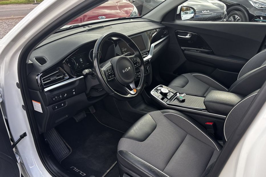 Продам Kia Niro 64 kwt 2022 года в Львове