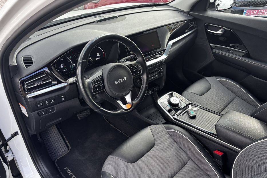 Продам Kia Niro 64 kwt 2022 года в Львове