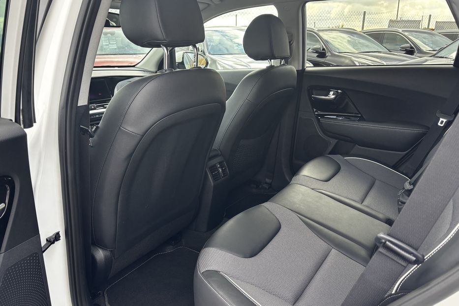 Продам Kia Niro 64 kwt 2022 года в Львове