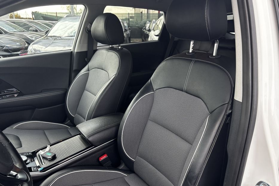 Продам Kia Niro 64 kwt 2022 года в Львове