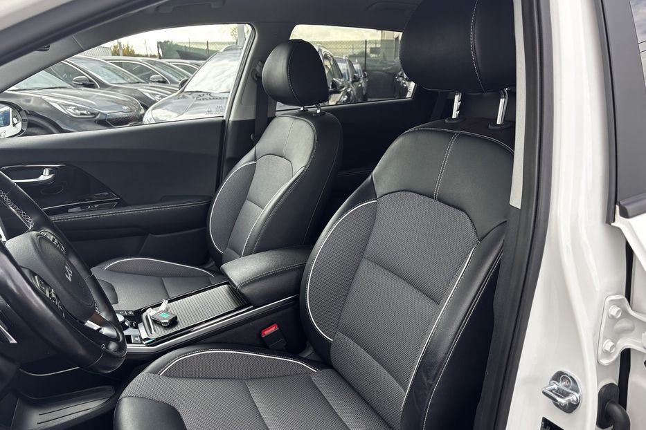 Продам Kia Niro 64 kwt 2022 года в Львове