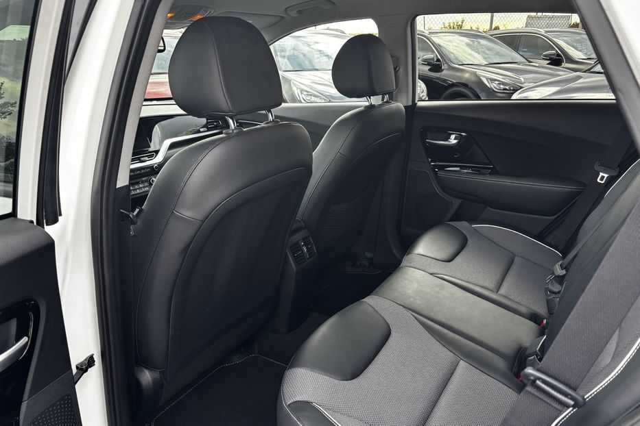 Продам Kia Niro 64 kwt 2022 года в Львове