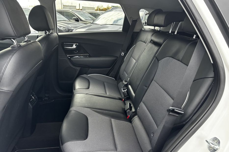 Продам Kia Niro 64 kwt 2022 года в Львове