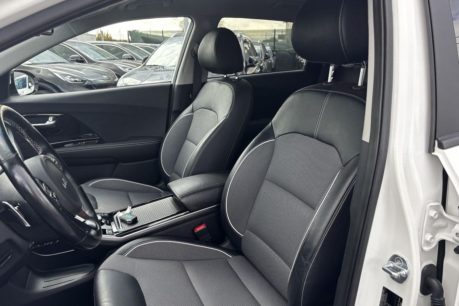 Продам Kia Niro 64 kwt 2022 года в Львове