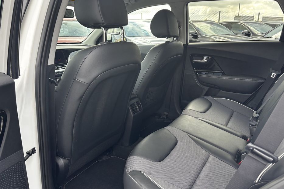 Продам Kia Niro 64 kwt 2022 года в Львове