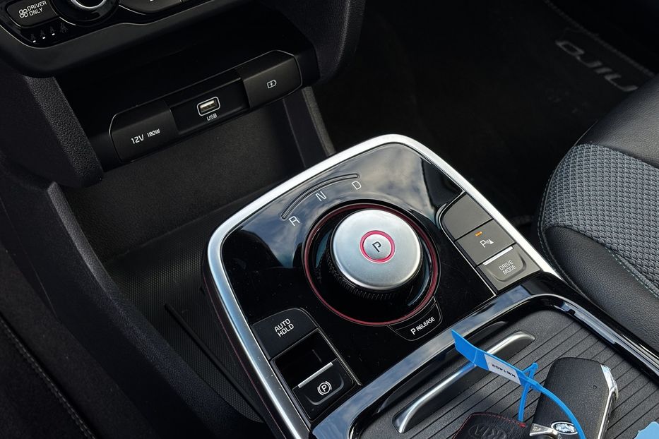 Продам Kia Niro 64 квт  авто у Львові  2021 года в Львове